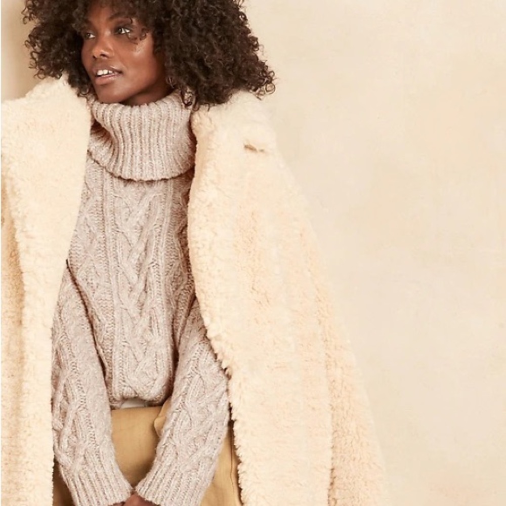 BANANA REPUBLIC OATMEAL ITALIAN CABLE KNIT TURTLENECK SWEATER. Size XL.